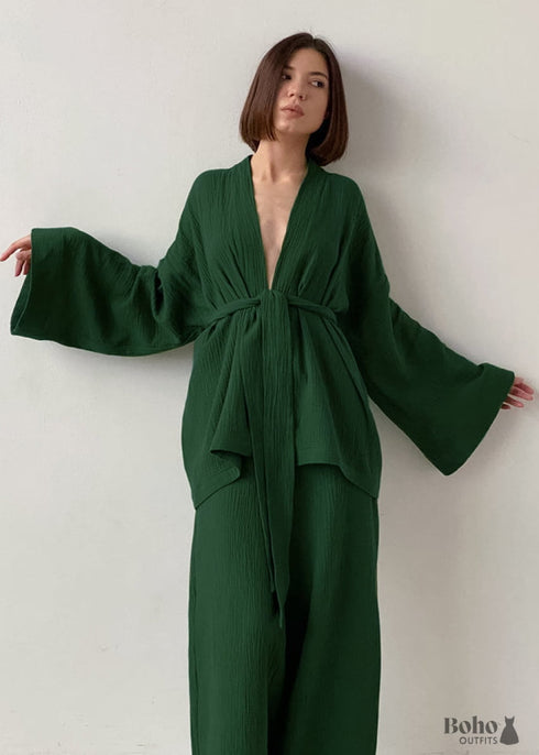Pijama bohemio de algodón Emily en verde, marrón y gris.
